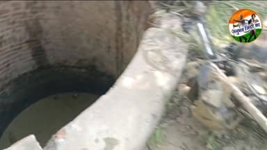 दाउदपुर थाना क्षेत्र के बरवां हाथी राय के टोला के समीप स्थित कुंए से पुलिस ने लावारिस बाइक को किया बरामद। जांचोपरांत कुंए के भीतर बाइक के साथ श@व के मौजूद होने की बात निकली झूठी। बरामद बाइक की पहचान करने में जुटी पुलिस। #NagarPanchayat #chaprabihar #vairalpost #vairalvideo #रिविलगंज #vairalreels #vairalphoto #viralvideoシ #𝙈𝙖𝙣𝙟𝙝𝙞 #Daudpur #saran