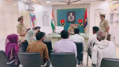 अमरोहा: थानों पर सुनवाई न होने पर तमाम पीड़ित एसपी ऑफिस पहुंचे, एसपी ने सुनी उनकी शिकायतें