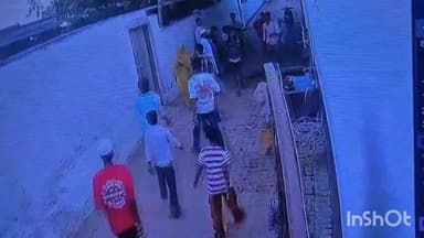 हापुड़: गांव सरावनी में पाइपलाइन टूटने पर कहासुनी के बाद दबंग युवक ने एक युवक पर फावड़े से किया हमला, CCTV फुटेज आया सामने