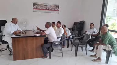 डुमरा: जनता की समस्याओं के समाधान को लेकर विधायक सुनील कुमार 'पिंटू' ने अधिकारियों को दिए निर्देश