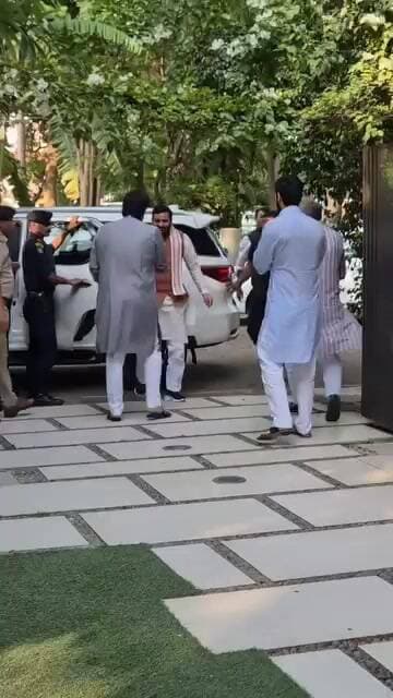 कुलदीप बिश्नोई के दिल्ली स्थित निवास पर पहुंचे हरियाणा के मुख्यमंत्री नायब सिंह सैनी।
कुलदीप बिश्नोई ने मुख्यमंत्री नायब के बारे में कहा वो एक अत्यंत मिलनसार, मृदुभाषी और सरल व्यक्तित्व के धनी हैं। उनसे मिलकर सदैव आत्मीयता और सकारात्मक ऊर्जा का अनुभव होता है।
आज उनसे पारिवारिक एवं विभिन्न राजनीतिक विषयों पर विस्तृत और सार्थक चर्चा हुई। उनके स्नेह, अपनत्व और सौहार्दपूर्ण व्यवहार के लिए मैं उनका हृदय से आभार व्यक्त करता हूँ।
ईश्वर से उनके उत्तम स्वास्थ्य एवं उज्ज्वल भविष्य की कामना करता हूँ।