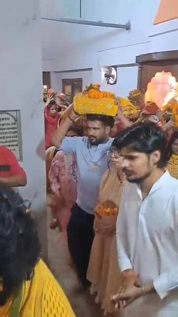 आज दिनांक 3 जून 2026 को श्री लक्ष्मी नारायण मंदिर यमुनानगर में श्रीमद्भागवत कथा का शुभारंभ भव्य कलश यात्रा के साथ श्रद्धा एवं भक्ति भाव से हुआ। कलश यात्रा में श्रद्धालुओं ने बढ़-चढ़कर भाग लिया तथा पूरे वातावरण में भक्तिमय जयघोष गूंज उठा। पुरुषोत्तम मास के इस पावन अवसर पर आयोजित कथा में सभी श्रद्धालु धर्म लाभ प्राप्त करें।
🚩राधे राधे जी 🙏