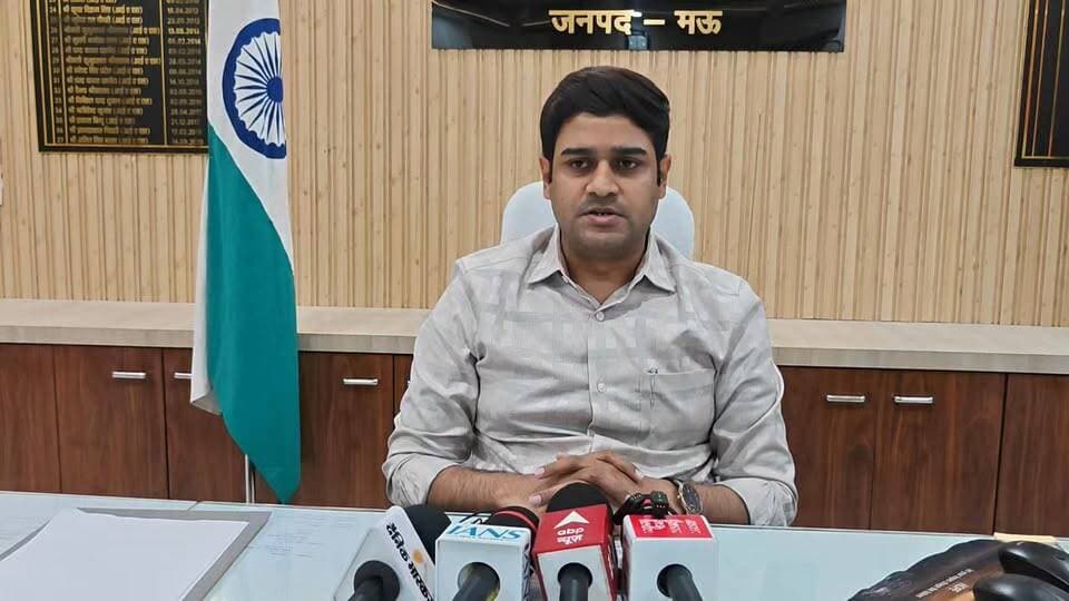 घोसी चीनी मिल और गन्ना भुगतान को लेकर जिलाधिकारी का बड़ा बयान, किसानों के हित में प्रशासन सतर्क
#गन्नाभुगतान #चीनीमिल #जिलाधिकारी #किसानसमाचार #गन्नाकिसान #उत्तरप्रदेश #SugarMill #CanePayment #BreakingNews #NewsUpdate