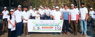 विश्व साइकिल दिवस पर युवाओं ने दिया फिटनेस, पर्यावरण संरक्षण और नई उमंग का संदेश
खेल मंत्रालय के निर्देशानुसार माय भारत सीहोर एवं हिताय संस्था द्वारा विश्व साइकिल दिवस के अवसर पर युवाओं में स्वास्थ्य, पर्यावरण संरक्षण और फिटनेस के प्रति जागरूकता बढ़ाने के उद्देश्य से यूथ साइकिलिंग इवेंट आयोजित किया गया।
माय भारत सीहोर की उप निदेशक सुश्री निक्की राठौर ने बताया कि यह साइकिल रैली सीहोर के भोपाल नाका से शुरू हुई और शहर के मुख्य मार्गों से होते हुए चर्च ग्राउंड पर संपन्न हुई। साइकिलिंग इवेंट में सुबह की सुनहरी किरणों के साथ फिटनेस, पर्यावरण संरक्षण और नई उमंग का संदेश देते हुए बड़ी संख्या में युवा एक साथ साइकिल के पैडल मारते नजर आए।
समापन अवसर पर हिताय संस्था के श्री उमेश पंसारी द्वारा सभी प्रतिभागियों और नागरिकों को स्वच्छता की शपथ दिलाई गई। इस अवसर पर सभी ऊर्जावान प्रतिभागियों को प्रमाण पत्र भी वितरित किए गए। रैली में सुश्री कर्णप्रिया तिवारी, श्री हरिओम चंद्रवंशी सहित कॉलेज के विद्यार्थियों, एनजीओ के सदस्यों और नागरिकों ने सहभागिता की।
#JansamparkMP #CMMadhyaPradesh #MadhyaPradesh #sehore