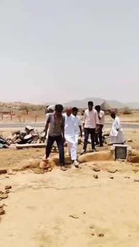 बाड़मेर: बाड़मेर के पूर्व विधायक ने बीते दिन आंधी-तूफान में जान गंवाने वाले दो मासूम बच्चों के परिजनों से की मुलाकात