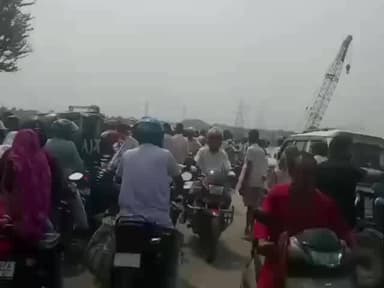 किशनगंज: कोचाधामन के महानंदा पुल पर जुगाड़ वाहन खराब होने से लगा भीषण जाम, हजारों यात्री गर्मी से परेशान