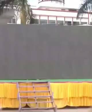 ಕನಕಪುರ: ಡಿ.ಕೆ.ಶಿವಕುಮಾರ್ ಪ್ರಮಾಣ ವಚನ ಹಿನ್ನೆಲೆಯಲ್ಲಿ ನಗರದಲ್ಲಿ ನೇರ ಪ್ರಸಾರ ವೀಕ್ಷಣೆಗೆ ಎಲ್.ಇಡಿ ಪರದೆ ವ್ಯವಸ್ಥೆ