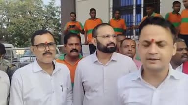 डिस्ट्रिक्ट इमरजेंसी रिस्पांस कम फैसिलिटी सेंटर निरीक्षण के उपरांत जिलाधिकारी, आनंद शर्मा मीडिया को संबोधित करते हुए।
#MadhubaniFirst