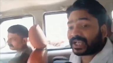 खान सर के कोचिंग पर अज्ञात लोगों के द्वारा हमला...
साजिश के तहत पटना के मशहूर शिक्षक ज्ञान बंधु कोचिंग सेंटर के डायरेक्टर रोशन आनंद सर को पटना के पुलिस ने हिरासत में लेकर पूछ ताछ कर रही हैं... सूनिए रोशन आनंद सर क्या कुछ कह रहे हैं.... ज्यादा से ज्यादा शेयर कीजिए ताकि दोषी बचे नहीं और निर्दोष फंसे नहीं...