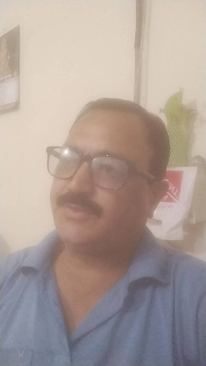"कभी टूटते तारे से उसकी हैसियत पूछिए, बिखर कर आसमा से ज़मीं पर जंग लड़ता है" #गूंजताकाव्य #trueline