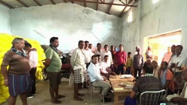 महासमुंद: खेत बचाओ अभियान से किसानों को मिली नई दिशा, वैज्ञानिक खेती, हरी खाद और कृषि योजनाओं की दी जा रही जानकारी