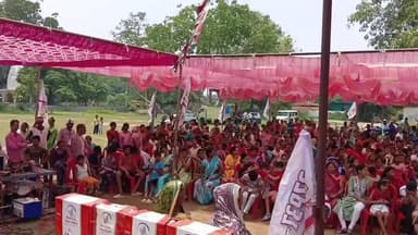 खूंटी: डोडमा शिव मंदिर के पास किसानों के बीच किया गया कृषि यंत्र उपकरण का वितरण