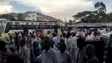ಮೊಳಕಾಲ್ಮುರು: ಡಿ.ಕೆ ಶಿವಕುಮಾರ್ ಮುಖ್ಯಮಂತ್ರಿಯಾಗಿ ಪ್ರಮಾಣ ವಚನ ಸ್ವೀಕಾರ:ಪಟ್ಟಣದಲ್ಲಿ ಸಮಾರಂಭದ ಲೈವ್ ವೀಕ್ಷಣೆಗೆ ಎಲ್ ಇಡಿ ಪರದೆ ವ್ಯವಸ್ಥೆ