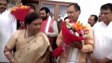 आज नव नियुक्त प्रदेश अध्यक्ष श्रीमती अर्चना गुप्ता जी की पद ग्रहण करवाते हुए।
#फतेहाबाद #भाजपा