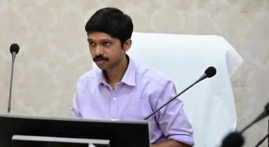 ডিফু: কাৰ্বি আংলঙৰ জিলা আয়ুক্তৰ উপস্থিতিত জিলাখনৰ মিছন বাটছল্য আঁচনিৰ অধীনত হিতাধিকাৰীসকলক পৰ্যালোচনা বৈঠক অনুষ্ঠিত