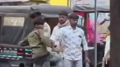 सिंगरौली: बैढ़न बस स्टैंड पर ऑटो चालकों में मारपीट: सवारी बैठाने के विवाद में हंगामा, परेशान होते रहे यात्री