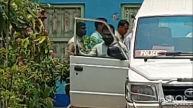 বর্ধমান ১: পুলিশি হেফাজতে খোকন দাসকে সঙ্গে নিয়ে রথতলায় তার বাড়ির তল্লাশি শুরু করলো