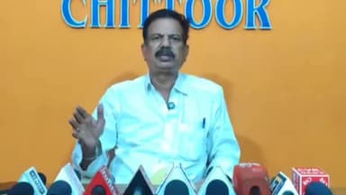 పలమనేరు: చిత్తూరు రిటైర్డ్ ఎస్సై ఇల్లు బాడీగకి ఇస్తే ఇంటిలో ఉన్నవారు దొంగ పట్టా సృష్టించుకుని ఇలు తమదంటున్న వైనం