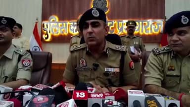 🔴 प्रयागराज चौहरा हत्याकांड का सनसनीखेज खुलासा
बेटे ने रची थी माता-पिता और बहन की हत्या की साजिश, दोस्त ने लालच में कर दी उसकी भी हत्या
डेढ़ करोड़ के जेवर, लोहे का पाइप और झूठी कहानी के सहारे पुलिस को गुमराह करने की कोशिश नाकाम
12 घंटे के भीतर पुलिस ने सुलझाई चारहरे हत्याकांड की गुत्थी, आरोपी गिरफ्तार
प्रयागराज से बड़ी खबर | रिपोर्ट सुनील यादव/राजेश सोनकर
उत्तर प्रदेश के प्रयागराज शहर के साउथ मलाका इलाके में एक ही परिवार के चार सदस्यों की हत्या के मामले में पुलिस ने ऐसा खुलासा किया है जिसने हर किसी को स्तब्ध कर दिया है। जिस बेटे को शुरुआत में लापता माना जा रहा था, वही अपने माता-पिता और बहन की हत्या की साजिश का मुख्य सूत्रधार निकला। लेकिन लालच और लूट के बंटवारे ने पूरी कहानी को नया मोड़ दे दिया और अंततः उसी साजिश का शिकार खुद बेटा भी बन गया।
पुलिस के अनुसार, पारिवारिक संपत्ति विवाद, आर्थिक तंगी और लालच ने मिलकर इस जघन्य हत्याकांड को जन्म दिया। कमिश्नरेट प्रयागराज की टीम ने मात्र 12 घंटे के भीतर मामले का खुलासा करते हुए आरोपी सनी गुप्ता को गिरफ्तार कर लिया है।
प्रयागराज के साउथ मलाका क्षेत्र स्थित वैश्य कॉम्प्लेक्स में उस समय हड़कंप मच गया जब घर से दुर्गंध आने की सूचना पर पुलिस मौके पर पहुंची। दरवाजा तोड़कर अंदर प्रवेश करने पर एक कमरे में कारोबारी वीरेंद्र वैश्य और उनकी पत्नी अनीता वैश्य के शव पलंग पर पड़े मिले जबकि उनकी पुत्री मीनाक्षी वैश्य का शव सीढ़ियों के पास बरामद हुआ।
तीनों के सिर पर किसी भारी वस्तु से वार किए जाने के स्पष्ट निशान मिले। घटनास्थल पर मौजूद परिस्थितियां बेहद रहस्यमयी थीं। शवों पर डिटर्जेंट, ब्लीचिंग पाउडर और अन्य रसायन डाले गए थे ताकि सबूत नष्ट किए जा सकें।
जांच के दौरान पुलिस को मृतक दंपति के पुत्र अभिषेक वैश्य के बारे में जानकारी मिली। बताया गया कि वर्ष 2022 में पिता वीरेंद्र वैश्य ने उसे संपत्ति से बेदखल कर दिया था। पिता-पुत्र के बीच लंबे समय से विवाद चल रहा था। इसी आधार पर पुलिस ने जांच आगे बढ़ाई।
दुकान का ताला टूटा तो सामने आया चौथा शव
पुलिस आयुक्त के निर्देश पर जब अभिषेक की दुकान का ताला तोड़ा गया तो अंदर उसका भी शव बरामद हुआ। शव के ऊपर भी डिटर्जेंट और अन्य रसायन डाले गए थे। यहीं से मामला और उलझ गया।
फोरेंसिक जांच, सीसीटीवी फुटेज और सर्विलांस की मदद से पुलिस को एक अहम सुराग मिला। कैमरों में एक व्यक्ति मृतक वीरेंद्र वैश्य के कपड़े और जूते पहनकर कॉम्प्लेक्स से बाहर निकलता दिखाई दिया। स्थानीय लोगों ने उसकी पहचान सनी गुप्ता के रूप में की।
दोस्ती, शराब पार्टी और मौत का प्लान
गिरफ्तार आरोपी सनी गुप्ता ने पूछताछ में बताया कि उसकी अभिषेक वैश्य से गहरी दोस्ती थी। 31 मई 2026 को दोनों ने दुकान पर बैठकर कचौड़ी खाई, बीयर पी और फिर परिवार की हत्या की साजिश को अंजाम देने का फैसला किया।
शाम करीब पांच बजे जैसे ही मीनाक्षी वैश्य दुकान खोलने के लिए नीचे आईं, अभिषेक ने लोहे की रॉड से उन पर हमला कर दिया। इसके बाद दोनों ने मिलकर उन्हें ऊपर ले जाकर छोड़ दिया जहां उनकी मौत हो गई।
इसके बाद दोनों आरोपियों ने सो रहे वीरेंद्र वैश्य और उनकी पत्नी अनीता वैश्य पर लोहे की रॉड से हमला कर उनकी भी हत्या कर दी।
"बंटी-बबली और बहू ने मारा" लिखकर रची झूठी कहानी
हत्या के बाद आरोपियों ने अलमारी से जेवर निकाले और साक्ष्य छिपाने के लिए एक दफ्ती पर लाल पेन से लिखा —
"बंटी, बबली और बहू ने मारा"
पुलिस के अनुसार यह संदेश मृतक वीरेंद्र वैश्य के दूसरे पुत्र अश्विनी और उनकी पत्नी रीतू को फंसाने के उद्देश्य से लिखा गया था, जिन्हें स्थानीय स्तर पर बंटी-बबली के नाम से जाना जाता है।
लालच बना चौथे कत्ल की वजह
पूछताछ में आरोपी ने बताया कि जब लूटे गए जेवरों का बंटवारा हो रहा था तो अभिषेक उसे केवल पांच चूड़ियां और एक हार देना चाहता था। इसी बात को लेकर दोनों के बीच विवाद हो गया।
लालच में अंधे सनी गुप्ता ने उसी लोहे की रॉड से अभिषेक वैश्य की भी हत्या कर दी और उसे दुकान के अंदर छिपा दिया।
इसके बाद उसने सभी शवों पर डिटर्जेंट, हार्पिक, ब्लीचिंग पाउडर, हल्दी और सरसों का तेल डालकर साक्ष्य मिटाने का प्रयास किया। यहां तक कि उसने गर्म पानी और डिटर्जेंट से सफाई भी की।
डेढ़ करोड़ के जेवर बरामद
पुलिस ने आरोपी के कब्जे से—
• हत्या में प्रयुक्त लोहे का पाइप
• 1002.12 ग्राम पीली धातु (सोने के आभूषण)
• 360.56 ग्राम सफेद धातु (चांदी के आभूषण)
• 1000 रुपये नकद
बरामद किए हैं।
बरामद आभूषणों की अनुमानित कीमत करीब डेढ़ करोड़ रुपये बताई जा रही है।
पुलिस टीम की बड़ी सफलता
कमिश्नरेट प्रयागराज की एसओजी, नगर एसओजी, सर्विलांस और स्थानीय पुलिस टीमों के संयुक्त प्रयास से यह सनसनीखेज हत्याकांड मात्र 12 घंटे के भीतर सुलझाया गया। पुलिस अधिकारियों ने इसे हाल के वर्षों की सबसे चुनौतीपूर्ण जांचों में से एक बताया है।
ND NEWS की विशेष अपील
यह घटना केवल एक आपराधिक वारदात नहीं बल्कि समाज के लिए गंभीर चेतावनी भी है। पारिवारिक विवाद, आर्थिक तनाव, संपत्ति संघर्ष और गलत संगति जब नियंत्रण से बाहर हो जाते हैं तो उनके परिणाम पूरे परिवार को तबाह कर सकते हैं।
ND NEWS एवं दैनिक निष्पक्ष धारा नागरिकों से अपील करता है कि—
✔ पारिवारिक विवादों को समय रहते कानूनी एवं सामाजिक स्तर पर सुलझाने का प्रयास करें।
✔ आर्थिक तनाव और मानसिक दबाव की स्थिति में परिवार के सदस्यों से संवाद बनाए रखें।
✔ संदिग्ध गतिविधियों, घरेलू हिंसा और आपराधिक प्रवृत्तियों की सूचना तत्काल पुलिस को दें।
✔ प्रशासन ऐसे मामलों में पारिवारिक परामर्श केंद्रों, मानसिक स्वास्थ्य सहायता और सामुदायिक निगरानी व्यवस्था को और मजबूत करे।
✔ समाज के प्रभावशाली लोग, जनप्रतिनिधि और सामाजिक संगठन युवाओं को अपराध के रास्ते पर जाने से रोकने के लिए जागरूकता अभियान चलाएं।
एक सुरक्षित परिवार ही सुरक्षित समाज और सुरक्षित राष्ट्र की नींव है।
साउथ मलाका का यह चौहरा हत्याकांड कई सवाल छोड़ गया है। एक बेटा जिसने अपने ही परिवार के खिलाफ साजिश रची, और एक दोस्त जिसने लालच में उसी साथी की जान ले ली। पुलिस ने भले ही इस हत्याकांड की गुत्थी सुलझा ली हो, लेकिन यह मामला रिश्तों में बढ़ती दूरियों, संपत्ति विवादों और अपराध की मानसिकता पर गंभीर बहस को जन्म देता है।
👇👇👇
#NDNEWS #दैनिक_निष्पक्ष_धारा #Prayagraj #PrayagrajPolice #UPPolice #CrimeNews #SouthMalaka #MurderCase #BreakingNews #VirendraVaishya #AnitaVaishya #MeenakshiVaishya #AbhishekVaishya #SunnyGupta #PoliceInvestigation #UttarPradesh #PrayagrajNews #CrimeReport #CommissioneratePrayagraj #LatestNews
👇👇
@dgpup
@UPGovt
@RSSorg
@Uppolice
@wpl1090
@RSSgeet
@MIB_India
@PMOIndia
@HMOIndia
@VHPDigital
@CMOUP_RC
@myogioffice
@InfoDeptUP
@CMOfficeUP
@ChiefSecyUP
@MahantYogiG
@ChiefSecyUP
@BajrangDalOrg
@myogiadityanath
@112UttarPradesh
@UPPViralCheck
@UpPolicemitra
@prayagraj_pol
@ADGZonPrayagraj
@DM_PRAYAGRAJ
@CommissionerPrg
@NigamPrayagraj
@Prayagraj_TP
@PROdefprayagraj
👇👇
🟥 ND NEWS | दैनिक निष्पक्ष धारा
मुख्य संपादक / संस्थापक: राजन सिंह हाड़ा
सह-संपादक: शालिनी सिंह भदौरिया
📍 कार्यालय-3:- U158, हीरा स्वीट्स के पास, विकास मार्ग, लक्ष्मी नगर, पूर्वी दिल्ली, पिन कोड – 110092 (NCR)
📍 कार्यालय-2 :- विधानसभा रोड, बर्लिंगटन चौराहा, लखनऊ – 226001 (उत्तर प्रदेश)
📍 कार्यालय-1 :- 1/1 अटल बिहारी चौराहा, नियर बर्मा चौराहा, फतेहपुर – 212601 (उत्तर प्रदेश)
📅 दिनांक: 03 जून 2026
📆 दिन: बुधवार
📧 Email: ndnewschannel@gmail.com
📞 मोबाइल: 9696119696