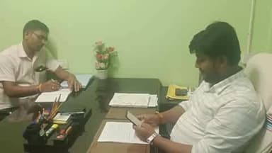 धोरैया: प्रखंड कार्यालय धोरैया में बीडीओ ने पंचायत सचिव व कर्मियों के साथ की बैठक, लंबित कार्यों के निष्पादन के दिए निर्देश