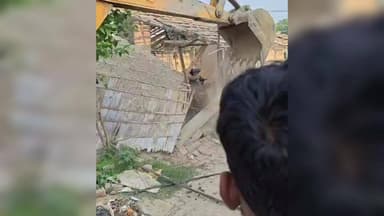 पकड़ी दयाल: बोकानेपट्टी गांव में 68 लोगों द्वारा किए गए अतिक्रमण को कराया गया खाली