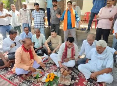 बांगरमऊ: बांगरमऊ विधानसभा क्षेत्र के ग्राम पंचायत अटवा-अवैक में 1.30 करोड़ की 1400 मीटर सड़क का शिलान्यास बांगरमऊ विधायक ने किया