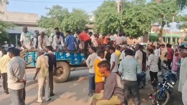 संभल: पाठकपुर पुलिस चौकी के पास आगरा-मुरादाबाद हाईवे पर लापता किशोर का शव दिल्ली में मिलने पर परिवार ने हाईवे किया जाम