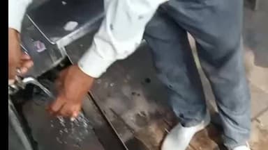 देवास नगर: बस स्टैंड स्थित रेस्टोरेंट के वाटर कूलर में नजर आए कीड़े और चींटी, सोशल मीडिया पर वीडियो हुआ वायरल
