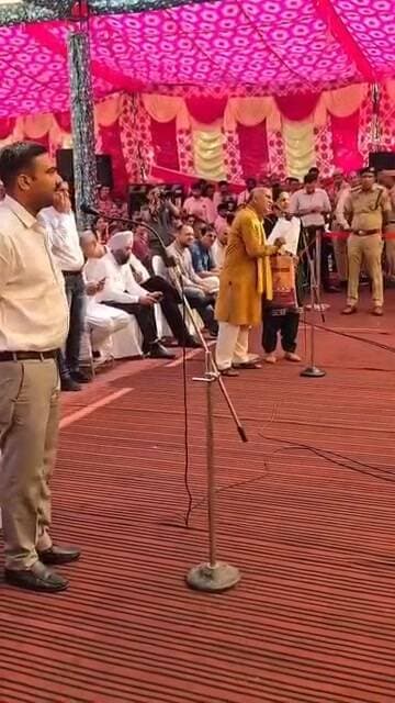 हरियाणा CM ने भरी बैठक में बिजली निगम XEN को फटकारा....
बोले-कल शाम तक ट्रांसफार्मर रखवाकर PHOTO भेजो, ठेकेदार पर FIR करो; 5 साल से चक्कर कटवा रहे थे।