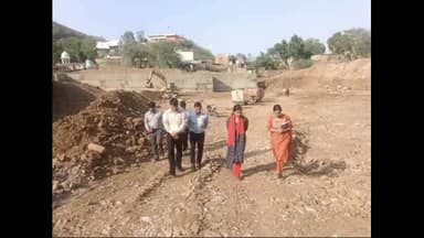 पचपहाड़: मालाखेड़ा में कलेक्टर डॉ. आर्तिका शुक्ला ने जल संरक्षण कार्यों का निरीक्षण कर समय पर पूर्ण करने के दिए निर्देश