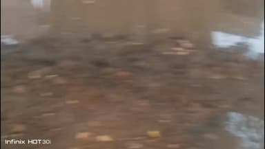 बाह क्षेत्र में विकास के दावों की खुली पोल, ग्रामीणों को सड़क पर लगाना पड़ रहा धक्का
राजारामपुरा से हिंगोटखेड़ा जाने वाला मार्ग बदहाल, बारिश में आवागमन हुआ मुश्किल
विधानसभा बाह और लोकसभा फतेहपुर सीकरी क्षेत्र के इस रास्ते की हालत पर ग्रामीणों में नाराजगी
कीचड़ और गड्ढों से भरे मार्ग पर फंस रहे वाहन, राहगीरों को उठानी पड़ रही परेशानी
ग्रामीण बोले— सड़क नहीं, दलदल में बदल चुका है रास्ता
ग्राम पंचायत जरार के अंतर्गत आने वाले मार्ग की वर्षों से नहीं ली गई सुध
जनप्रतिनिधियों और प्रशासन से सड़क निर्माण की मांग तेज
ग्रामीणों का तंज— 'आइए विधायक जी, सांसद जी... एक दिन इस रास्ते पर खुद धक्का लगाकर देखिए'
राजारामपुरा-हिंगोटखेड़ा मार्ग की बदहाली ने विकास कार्यों की जमीनी हकीकत उजागर कर दी है। ग्रामीणों का कहना है कि बरसात के दिनों में यह रास्ता लोगों के लिए मुसीबत बन जाता है, लेकिन अब तक समस्या का स्थायी समाधान नहीं हो सका है।
#Bah #FatehpurSikri #Agra #RoadIssue #BadRoads #RuralRoads #InfrastructureFailure #GroundReality #VillageDevelopment #PublicIssue #RoadToNowhere #DevelopmentVsReality #LocalNews #BreakingNews #UPNews #RuralIndia #CitizensVoice #NeedAttention #RoadSafety #ChambalTimes