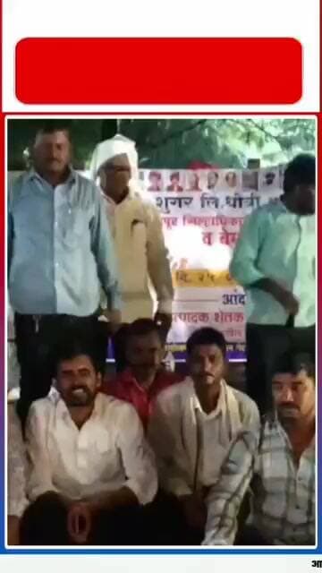 सोलापूर: थकीत ऊस बिलासाठी मुसळधार पावसातही शेतकऱ्यांचे आंदोलन कायम