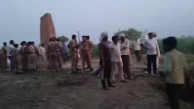 बागपत के लूम्ब गांव के कश्यप समाज के लोगों ने बड़ौत तहसील प्रशासन और विपक्षी पक्ष के लोगों ने मकान तथा कोल्हू में तोड़फो