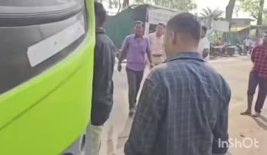 सूरजपुर: सिलफिली बस स्टैंड में गांजे से भरी बस पकड़ी गई, तस्कर फरार