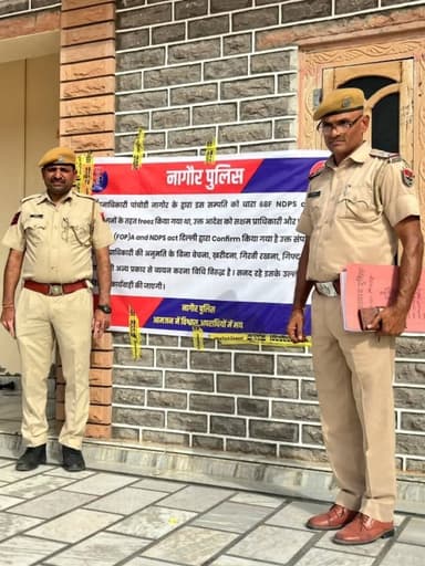 #NAGAURPOLICE
#PS Panchori
• *श्री आशाराम चौधरी ASP नागौर* के निर्देशन में *नशा मुक्त नागौर अभियान के तहत नागौर पुलिस द्वारा नशे के सौदागरों के विरूद्ध बड़ी कार्यवाही।*
• *अपराधियों द्वारा नशा बेचकर अर्जित सम्पति पर धारा 68 एफ एनडीपीएस एक्ट के तहत पुलिस द्वारा वज्र प्रहार।*
• थाना पांचैड़ी के *रामस्वरूप बिश्नोई ने* अवैध मादक पदार्थ तस्करी से निर्मित अर्जित सम्पति से *गांव चावण्डिया में बने आलीशान मकान एवं एक बड़े हाॅल को फ्रीज करवाया गया।*
• *फ्रीज किये गये आलीशान मकान एंव हाॅल की बाजार कीमत लगभग 37 लाख रूपये है।*
• आरोपी एवं उसके साथियों के विरूद्ध अवैध मादक पदार्थ काले रंग के प्लास्टिक के कुल 51 कट्टों में कुल वजन *801 किलो 600 ग्राम डोडा पोस्त बरामद की जा चुकी है।*
• तस्कर रामस्वरूप बिश्नोई द्वारा अवैध मादक पदार्थ डोडा पोस्त का बड़ा तस्कर है, काली कमाई से खरीदी गई संपत्ति आलीशान मकान एवं एक बडा हाॅल का निर्माण करवाया गया।
• *थानाधिकारी पांचौड़ी की प्रभावी पैरवी द्वारा, फ्रिजिंग आदेश को सक्षम प्राधिकारी दिल्ली द्वारा कंफर्म किया गया।*
• आरोपी ने मकान एवं हाॅल *अपने माता के नाम करवा रखी थी।*
• *नशा बेचकर समाज को खोखला करने वालों के विरूद्ध आगे भी कार्यवाही जारी रहेगी।*
• थाना पांचौड़ी पुलिस टीम की रही शानदार कार्यवाही।
@IgpAjmer
@PoliceRajasthan