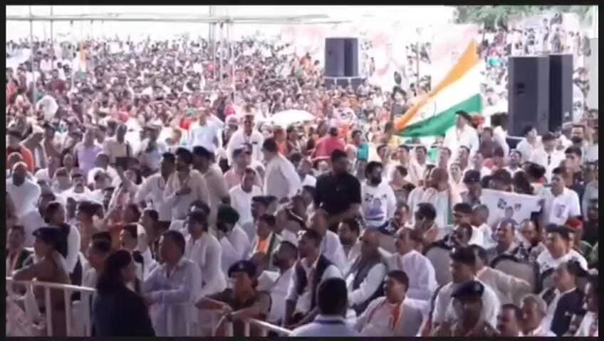 #बड़ी खबर, #राहुल गांधी का हेलीकॉप्टर #पंतनगर लौटा, फोन से #कार्यकर्ताओं में भरा जोश
Indian National Congress Uttarakhand Rajkumar Thukral Tilak Raj Behar Indian National Congress