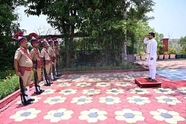 मा0 राज्यमंत्री,अल्पसंख्यक कल्याण, मुस्लिम वक्फ एवं हज, उ0प्र0 श्री दानिश आजाद अंसारी जी (प्रभारी मंत्री, ललितपुर) के जनपद भ्रमण कार्यक्रम के दौरान माताटीला गेस्ट हाउस परिसर में सम्मान गार्द द्वारा उन्हे सलामी दी गयी तत्पश्चात राज्यमंत्री श्री मनोहर लाल पंथ जी, MLA सदर, श्री रामरतन कुशवाहा जी व जि0प0अ0,ललितपुर श्री कैलाश नारायण निरंजन व #DM_LALITPUR व #SPLalitpur @IPSMdMustaque के साथ वृक्षारोपण कर पर्यावरण संरक्षण का संदेश दिया। @Uppolice @adgzonekanpur @rangejhansi
