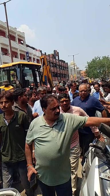 #haridwar : हरिद्वार में अतिक्रमण पर चल रहा पीला पंजा, व्यापारियों ने किया हंगामा : देखें वीडियो