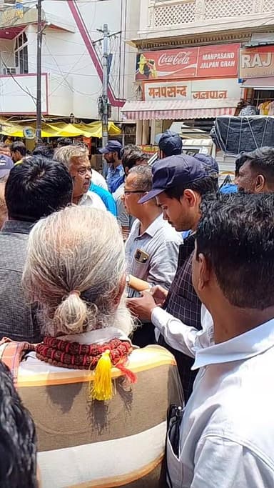 #haridwar : हरिद्वार में अतिक्रमण पर चल रहा पीला पंजा, ललतारौ पुल से भीमगोड़ा तक चलाया जा रहा अतिक्रमण के खिलाफ महा अभियान, सिटी मजिस्ट्रेट एसडीएम सहित कई अधिकारियों ने संभाला मोर्चा : देखें वीडियो
Haridwar Stambh Vasudev