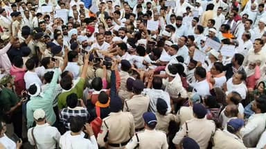 खाद की माँग को लेकर कलेक्ट्रेट के सामने कांग्रेस का प्रदर्शन PRO Ashok Nagar Collector Ashok Nagar SP Ashoknagar - M.P. #NewsUpdate #ashoknagar #kisan #DAP