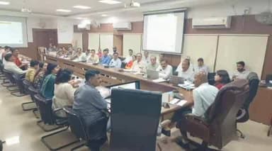 सीहोर नगर: कलेक्टर बाला गुरु ने शिक्षा विभाग की गतिविधियों की कलेक्ट्रेट सभा कक्ष में की समीक्षा, दिए आवश्यक दिशा निर्देश