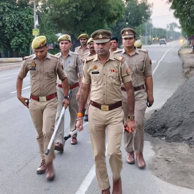 एसएसपी #Bulandshahr के निर्देशन में जनपदीय पुलिस द्वारा अपराध नियंत्रण, शान्ति एवं कानून-व्यवस्था बनाए रखने के दृष्टिगत अपने-अपने क्षेत्रों के महत्वपूर्ण प्रतिष्ठानों, मार्गों व बाजारों में की जा रही पैदल गश्त।
#uppolice https://t.co/3DGOm2cnrO