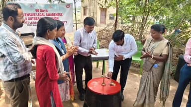Chaibasa:
90 दिवसीय विधिक जागरूकता अभियान के तहत चोया गांव में कार्यक्रम आयोजित
डायन प्रथा और नशाखोरी के खिलाफ ग्रामीणों को किया गया जागरूक
#citilivejharkhnand #nonfollowers #foryoupageシ #trendingreels #viralpost #facebookpost