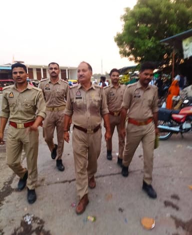 #SP_Mirzapur #अपर्णा_रजत_कौशिक के निर्देशन में ग्रामीण/ऑपरेशन क्षेत्र के थानों द्वारा अपने अपने थाना क्षेत्रों में शांति एवं कानून व्यवस्था को अक्षुण्ण रखने हेतु पैदल गश्त/वाहन चेकिंग कर आमजन को कराया गया सुरक्षा का एहसास। #UPPolice #Mirzapur https://t.co/c7784XCmQO