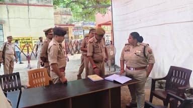 #SP_Mirzapur #अपर्णा_रजत_कौशिक द्वारा आगामी आरक्षी ना0पु0 के परीक्षा को दृष्टिगत स्टांग रूम का किया गया आकस्मिक निरीक्षण तथा सुरक्षा व्यवस्था के दृष्टिगत सम्बन्धित दिये गये आवश्यक दिशा-निर्देश–
#UPPolice #Mirzapur https://t.co/fpCnilTzaO
