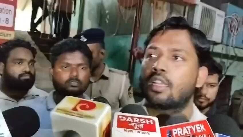 खान सर की कोचिंग में घुसकर हमला! गार्ड लहूलुहान, तोड़फोड़ पर बड़ा खुलासा | Patna News
#KhanSir #Patna #PatnaNews #BiharNews #BreakingNews #CoachingAttack #KhanGSResearchCentre #PoliceInvestigation #CCTVFootage #BiharPolice #EducationNews #TrendingNews #HindiNews #LatestNews #newsupdatemumbai