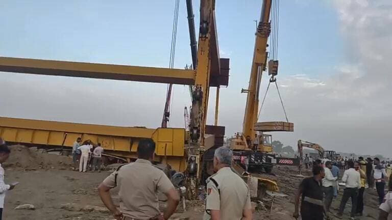 पुन्हेड़ा के नजदीक जेवर एयरपोर्ट निर्माणधीन एक्सप्रेसवे पर हुआ बड़ा हादसा... कई लोगों की दबे होने की आशंका देखें...
#fcn24news
#faridabad
#accident
#greater Faridabad News