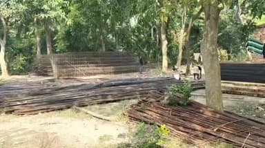 सीमावर्ती #बलिया जनपद का चांद दीयर पंचायत विकास के मामले में जल्द ही होगा रौशन। यूपी बिहार को सड़क मार्ग से जोड़ने वाले जयप्रभा सेतु के निकट ग्यारह करोड़ की लागत से योगी सरकार द्वारा अंतरराज्यीय बस अड्डे के निर्माण कार्य शुरू। कार्यदायी संस्था को एक वर्ष के भीतर पूरा करना होगा निर्माण कार्य। संस्था के सचिव जितेन्द्र सिंह ने दी जानकारी। यूपी बिहार की सीमा पर अंतर राज्यीय बस अड्डे के निर्माण से व्यापार और रोजगार के खुलेंगे द्वार। यूपी के बैरिया और बिहार के मांझी से जुड़े लाखों लोगों को विकास का मिलेगा सीधा लाभ। #chaprabihar #saran #vairalphoto #vairalreels #𝙈𝙖𝙣𝙟𝙝𝙞 #viralvideoシ #vairalpost #vairalvideo #रिविलगंज #Daudpur
