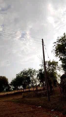 ग्राम बिगपुर में 1 महीने से तार नीचे डरे हुए हैं परंतु कोई घटना घटे सकती है हमारी सरकार से यही निवेदन है इन तारों जल्द स
