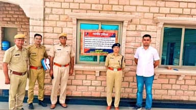 श्री आशाराम चौधरी ASP नागौर के निर्देशन में नशा मुक्त नागौर अभियान के तहत नागौर पुलिस द्वारा अपराधियों द्वारा नशा बेचकर अर्जित सम्पति पर धारा 68 एफ एनडीपीएस एक्ट के तहत बड़ी कार्यवाही करते हुए थाना खींवसर के भोपालराम विश्नोई के अवैध मादक पदार्थ तस्करी से अर्जित सम्पति से गांव विशनोईयो की ढाणी पाचलासिद्धा में बने दो आलीशान मकान, एक निर्माणाधीन दुकान कोम्पलेक्स, नाल हाइवे-बिकानेर पर बेशकीमती जमीन एवं चार वाहनों को फ्रीज करवाया गया, जिनकी बाजार कीमत लगभग 01 करोड़ 13 लाख रूपये है। तस्कर भोपालराम बिश्नोई द्वारा अवैध मादक पदार्थ डोडा पोस्त का बड़ा तस्कर है, जिसके विरूद्ध कुल 15 आपराधिक प्रकरण दर्ज हैं।
@IgpAjmer
@PoliceRajasthan